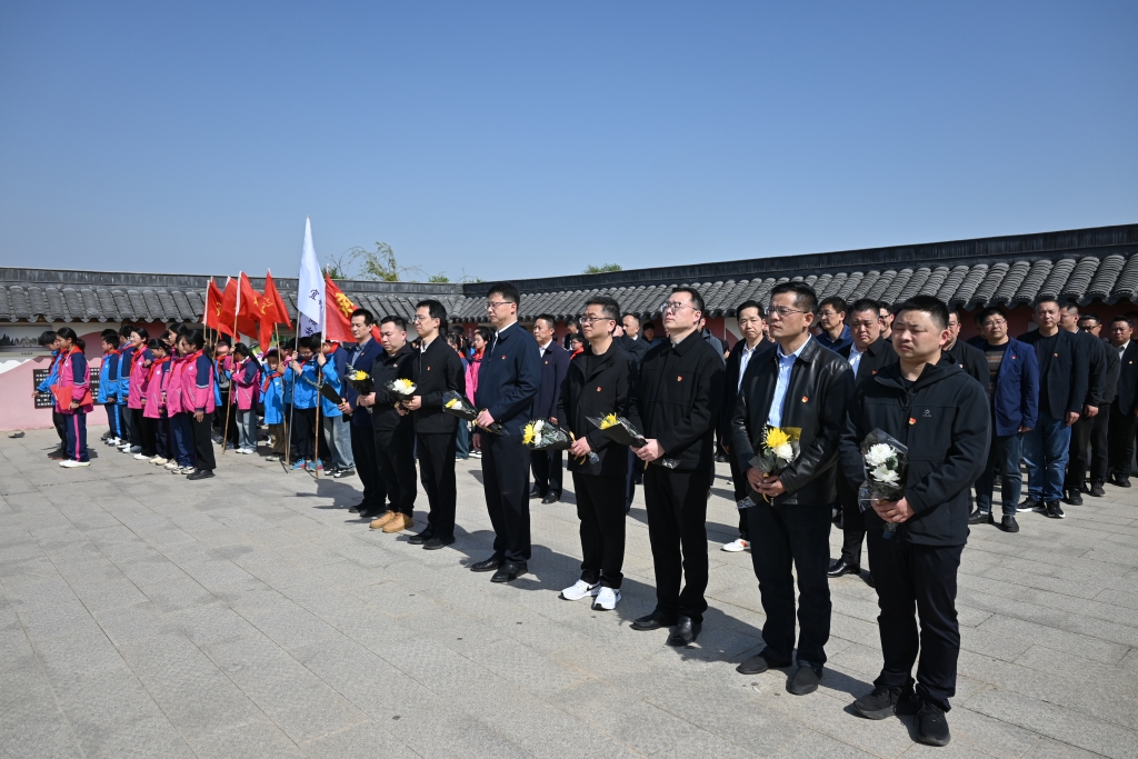 我们的节日·清明 | 新建镇开展缅怀英烈清明祭扫活动